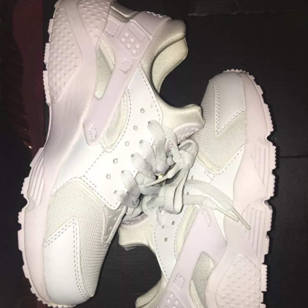 Brand new white huaraches